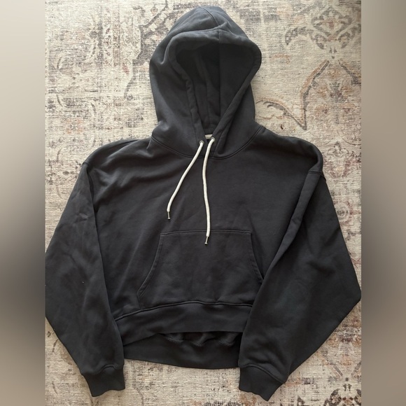 GAP Tops - GAP Women’s Cropped Hoodie